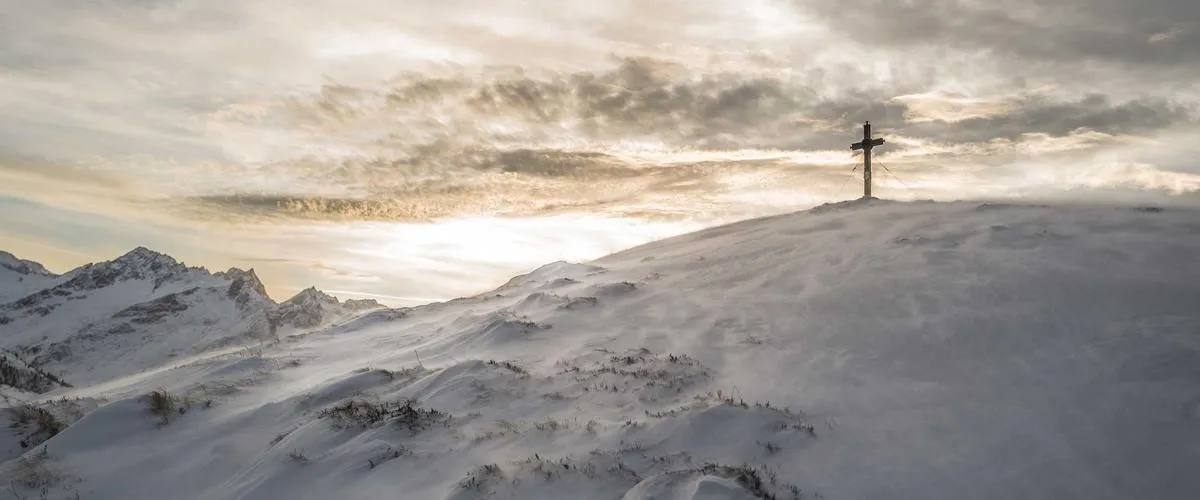 Hero shot of Mitsubishi Lancer Evolution IX MR